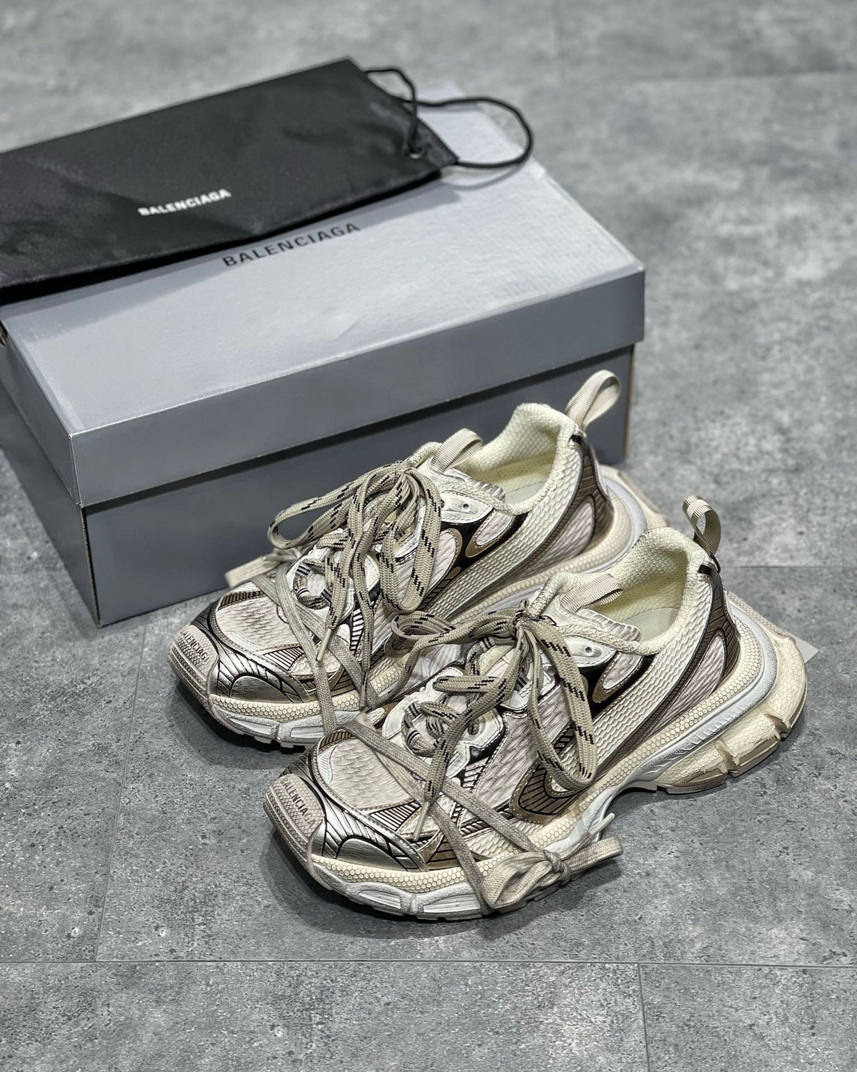 Balenciaga 3XL Alb Maro - prezentare produs
