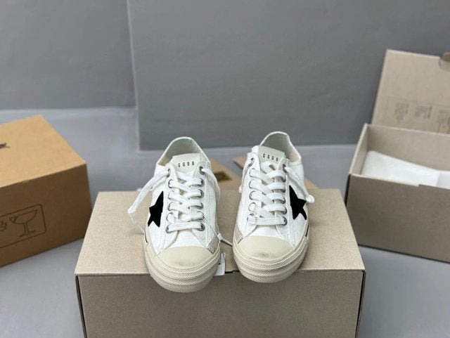Golden Goose Deluxe G22 Pantofi sport - prezentare produs