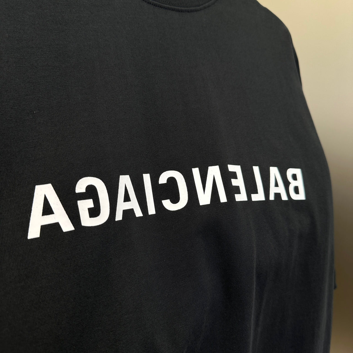 Balenciaga T Cămașă Exclusive - prezentare produs