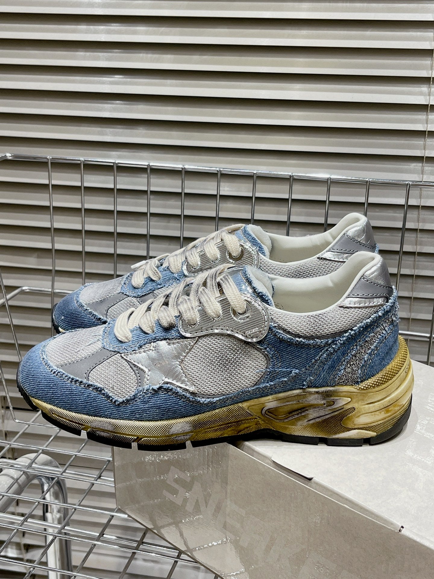 Golden Goose Deluxe G66 - prezentare produs
