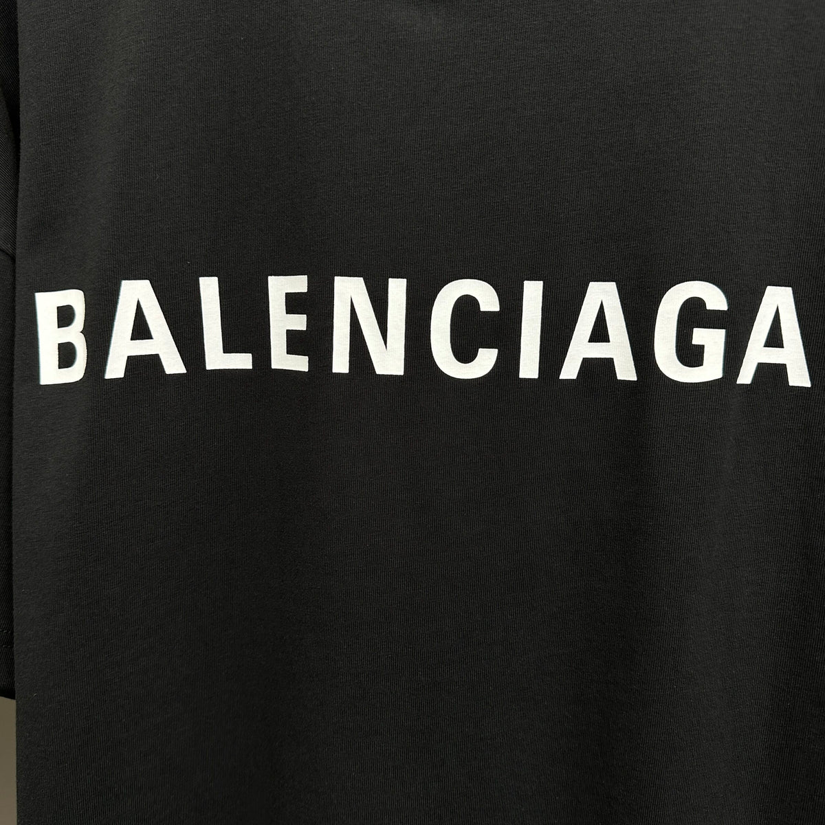 Balenciaga T Cămașă Exclusive - prezentare produs