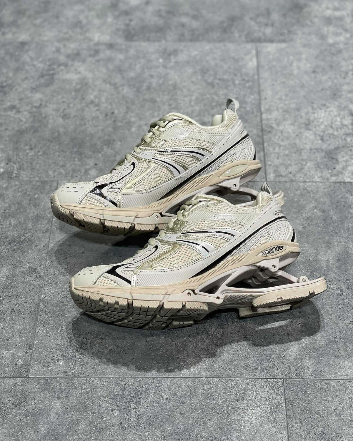Balenciaga X Pander Crem Pantofi sport - prezentare produs