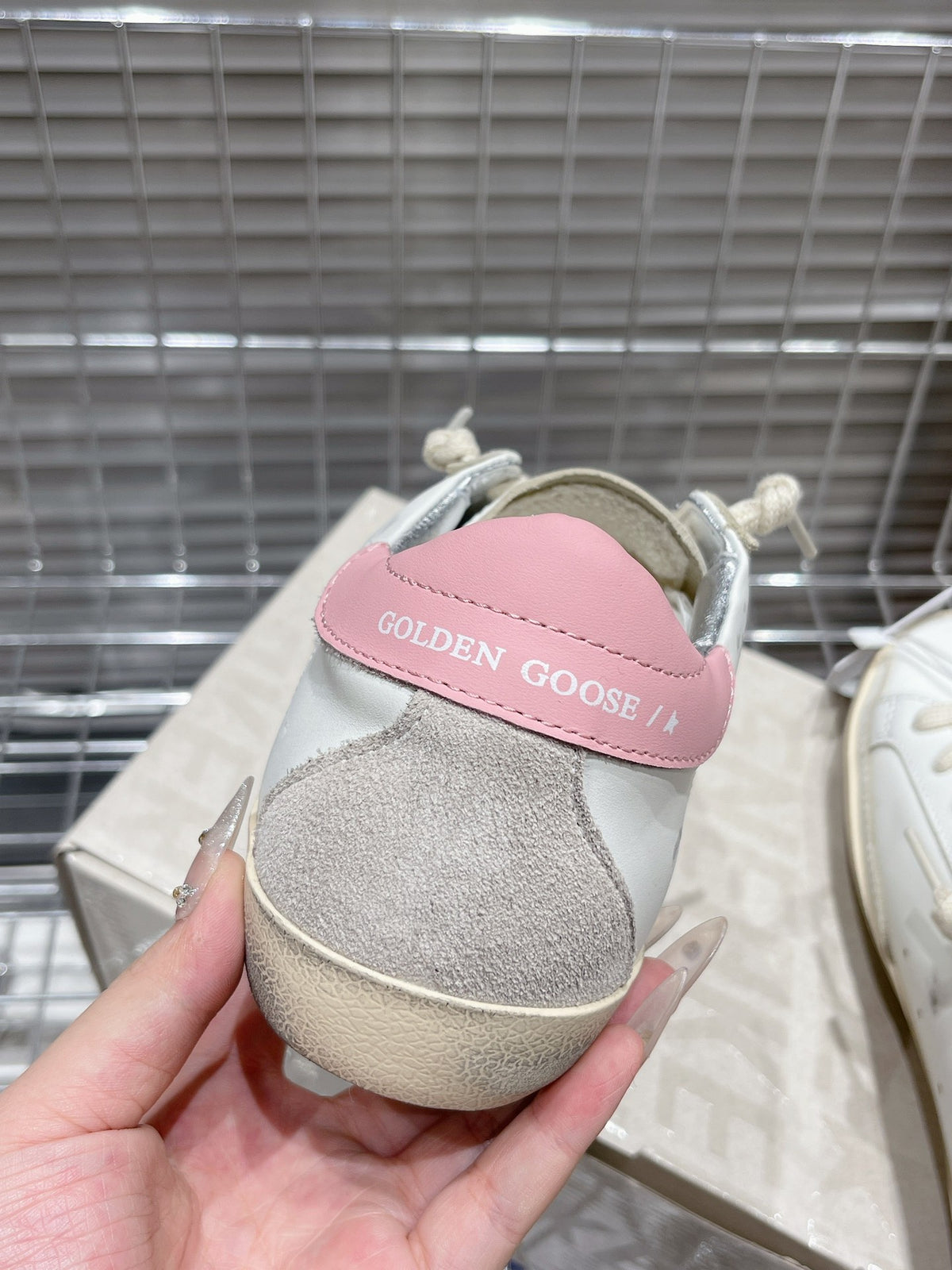 Golden Goose Deluxe G63 - prezentare produs