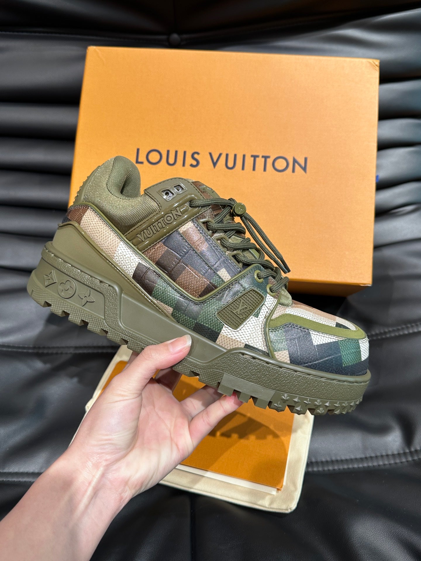 Louis Vuitton LV Trainers Maxi Army - prezentare produs