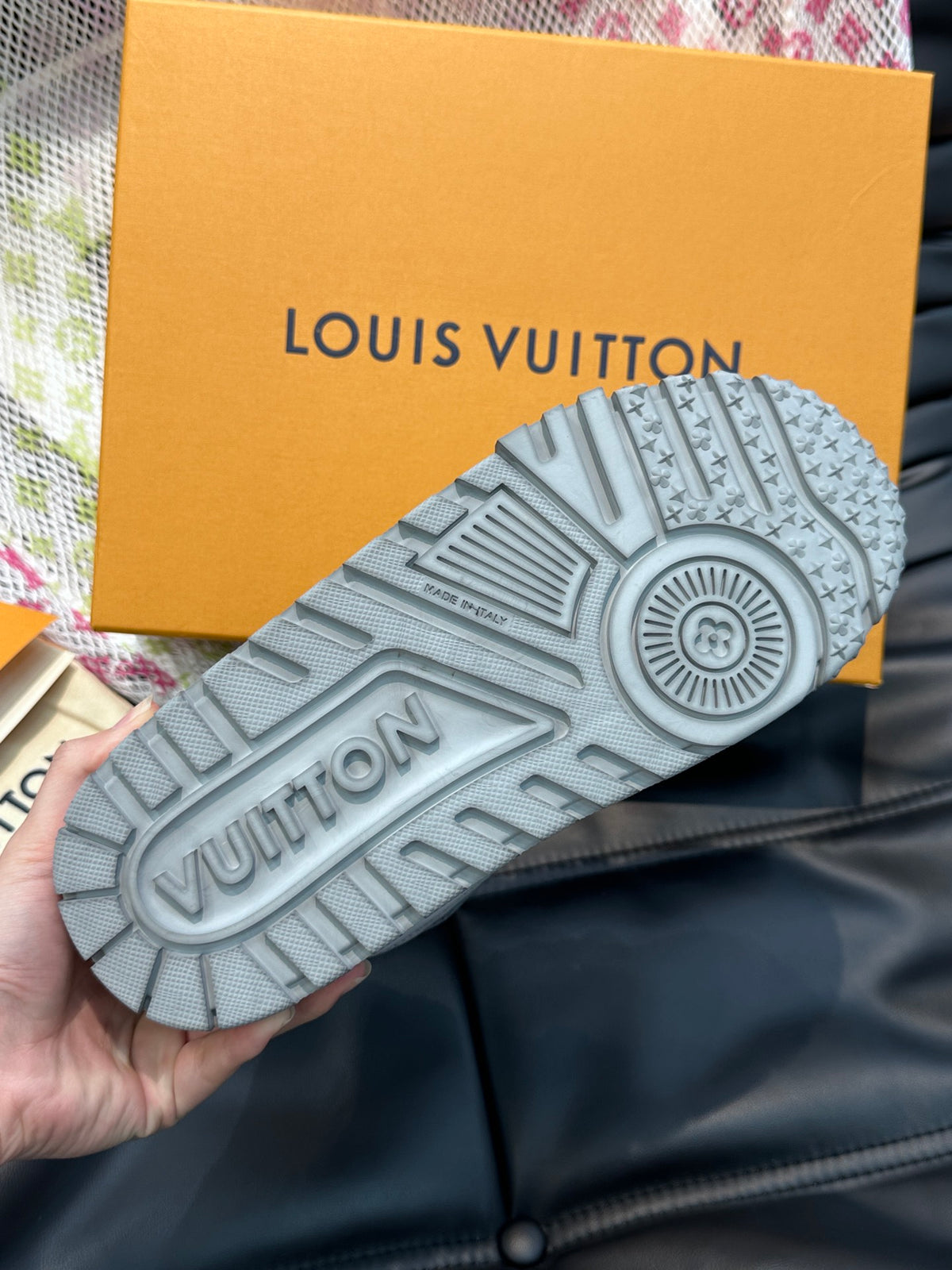 Louis Vuitton LV Pantofi sport Maxi Washed Gri - prezentare produs