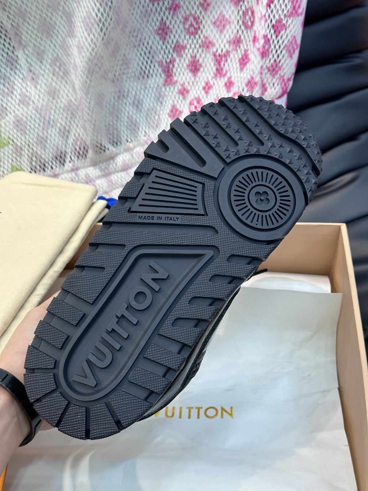Louis Vuitton LV Trainers Maxi Negru - prezentare produs