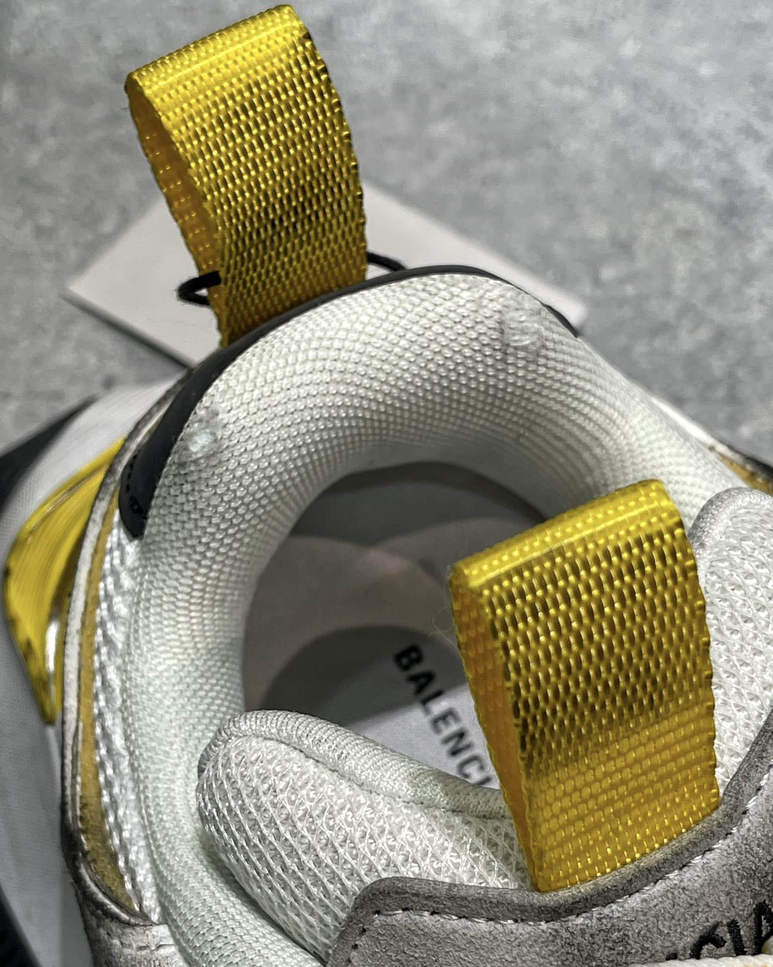Balenciaga Cargo Galben - prezentare produs