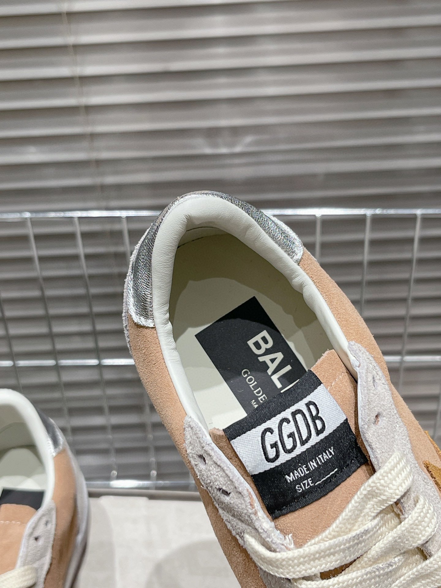 Golden Goose Deluxe G15 Pantofi sport - prezentare produs