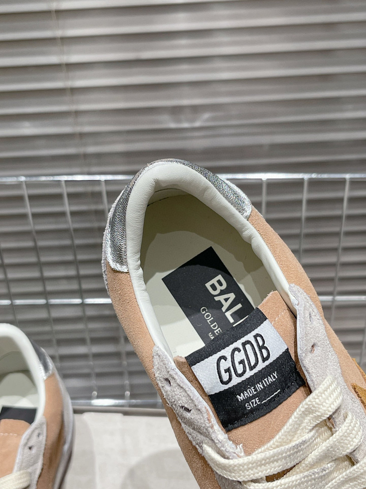 Golden Goose Deluxe G15 Pantofi sport - prezentare produs