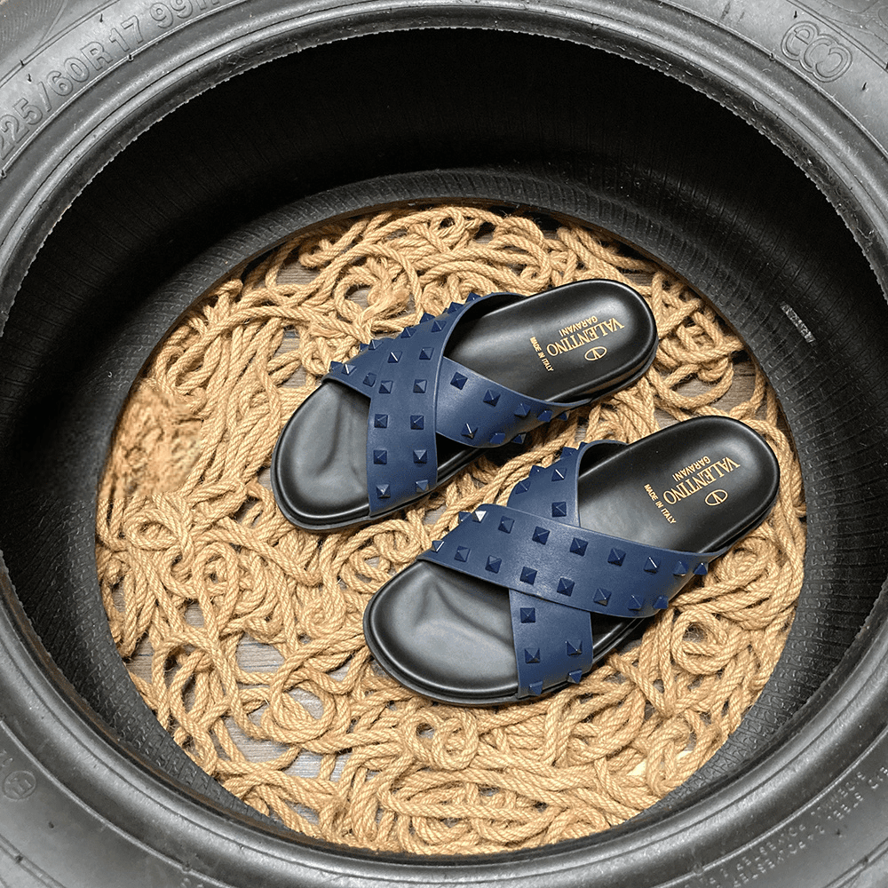 Valentino Sandale Închis Albastru Spikes - prezentare produs