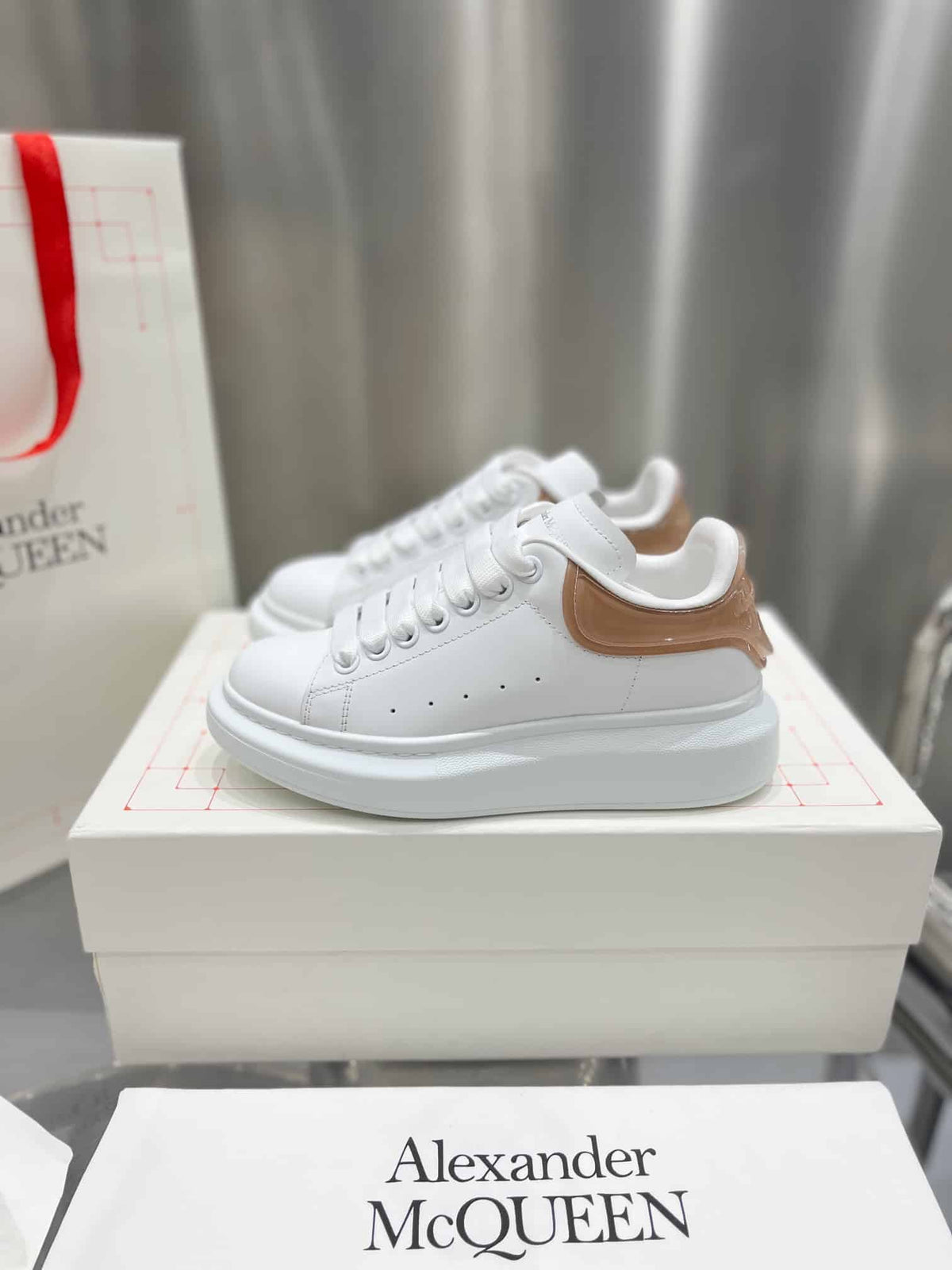 Alexander McQueen Maro Rubber - prezentare produs