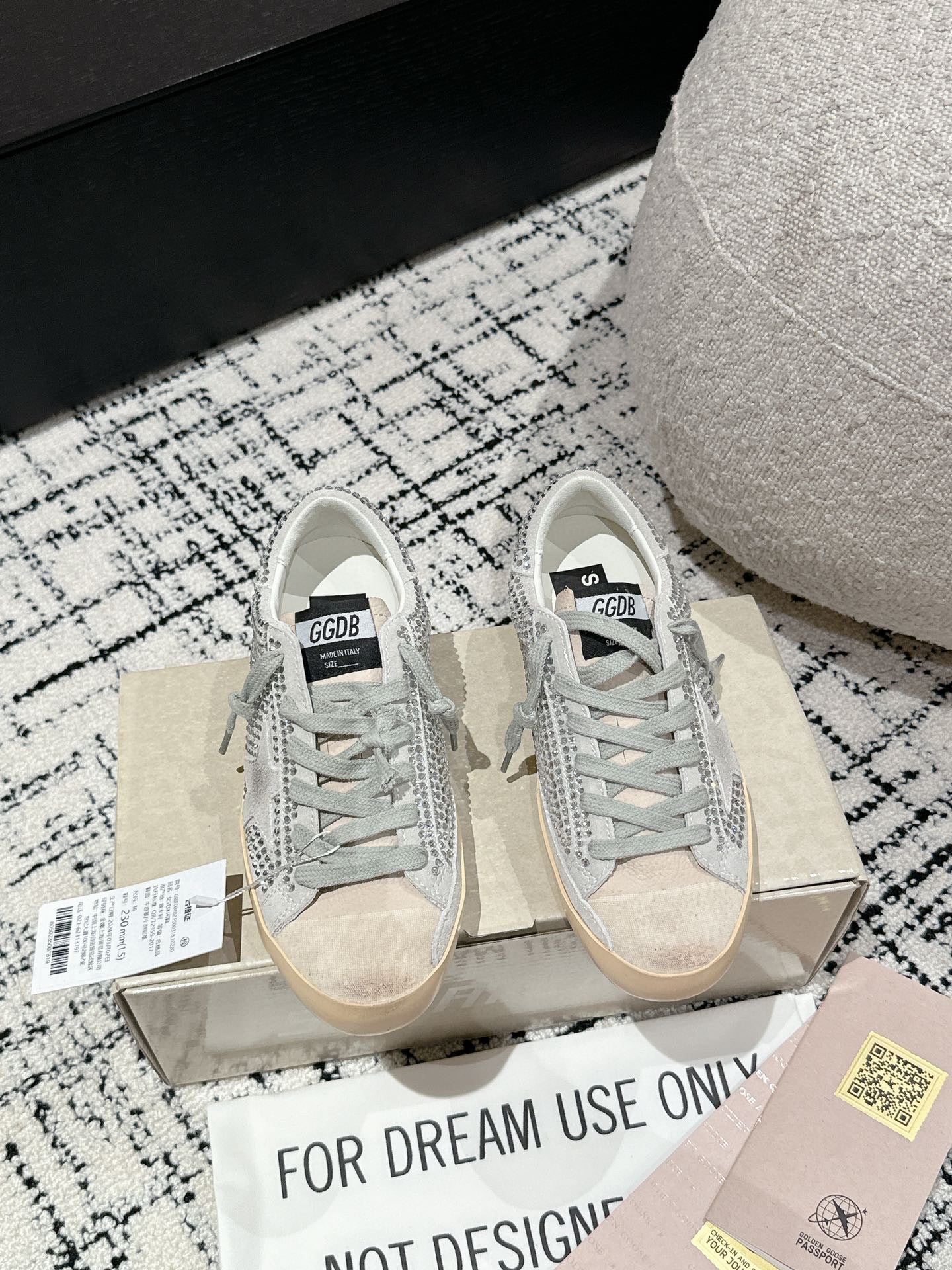 Golden Goose Deluxe G09 Pantofi sport - prezentare produs