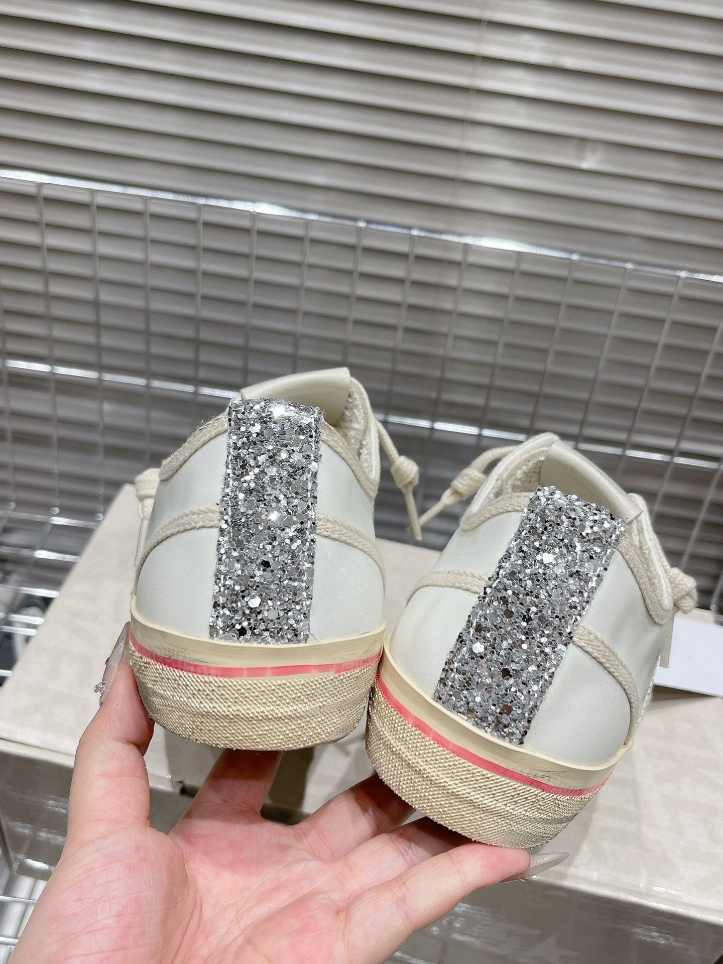 Golden Goose Deluxe G62 Pantofi sport - prezentare produs