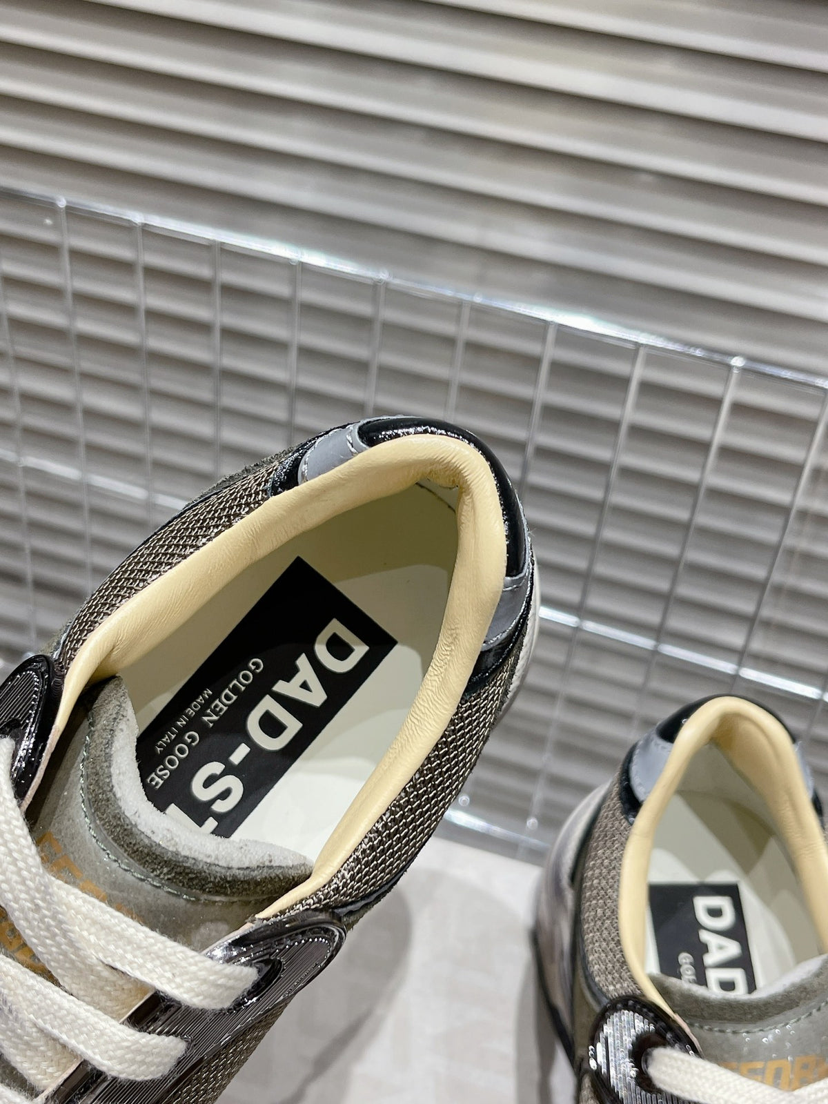 Golden Goose Deluxe G67 Pantofi sport - prezentare produs