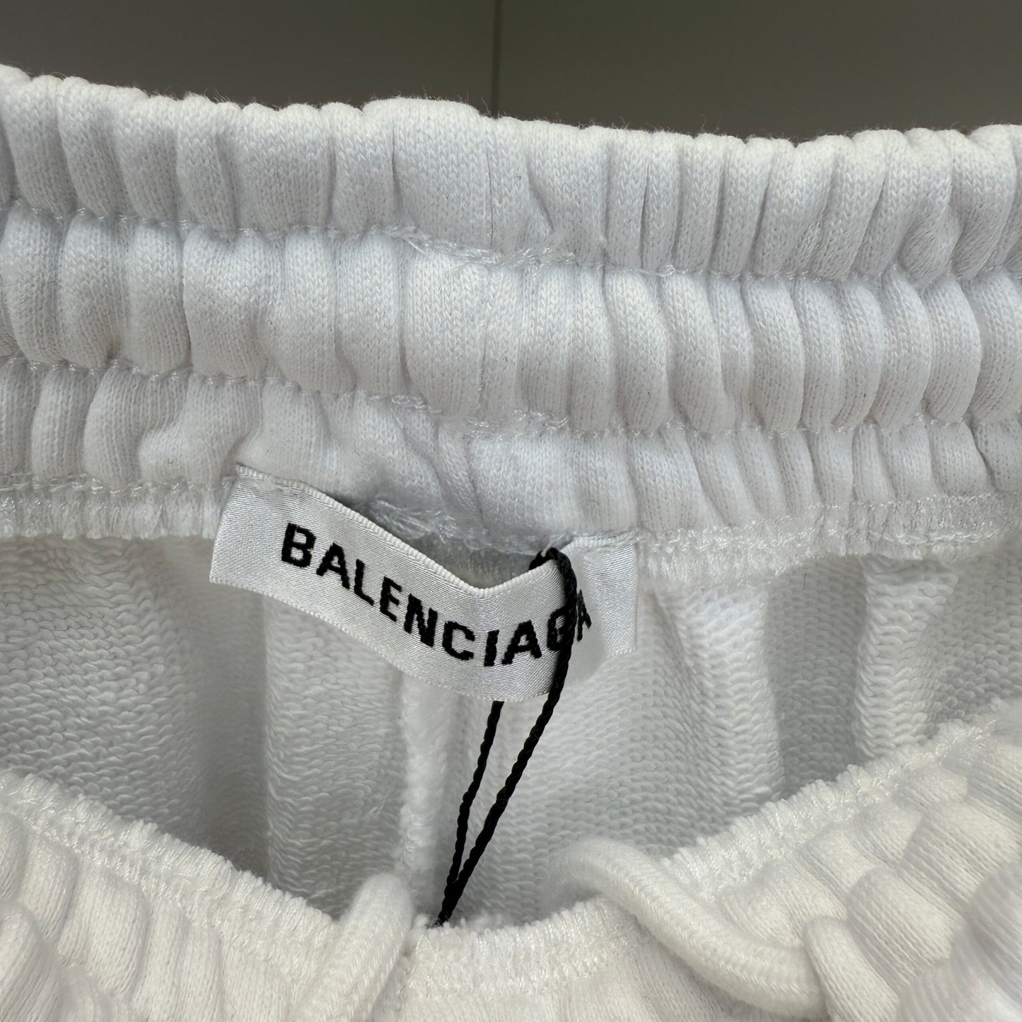Balenciaga Short Exclusive Clothing - prezentare produs