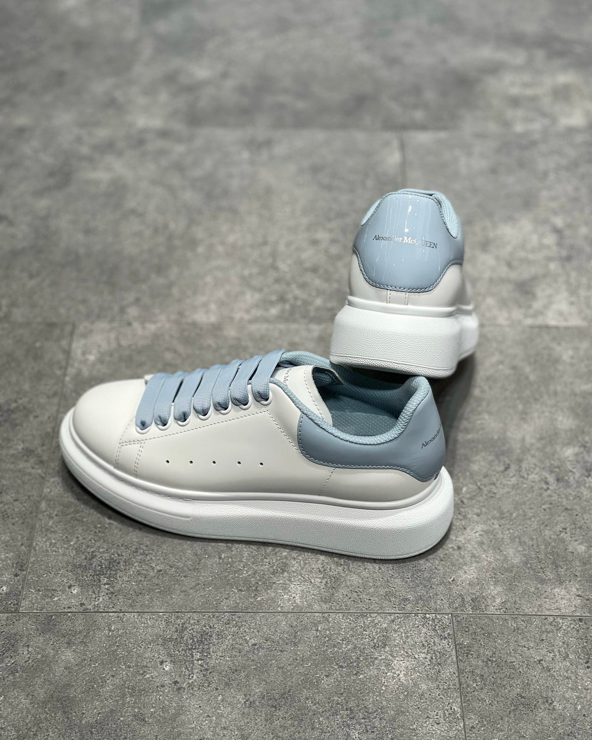 Alexander McQueen Alb Baby Albastru Pantofi sport - prezentare produs