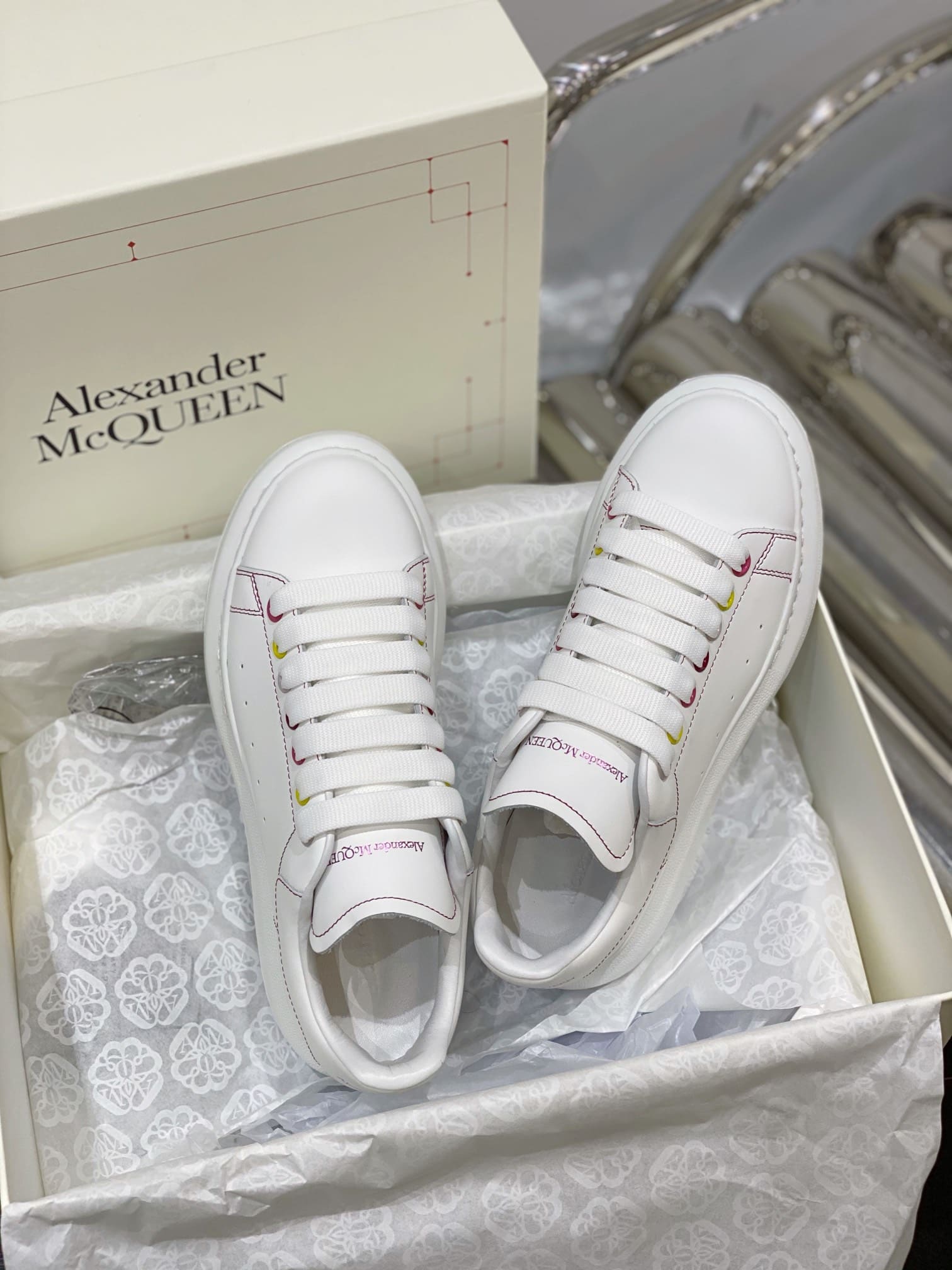 Alexander McQueen Alb Multicolor Pantofi sport - prezentare produs