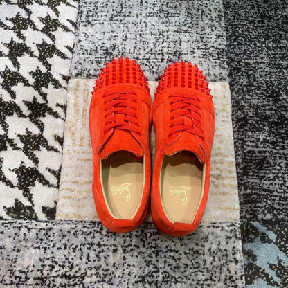 Christian Louboutin Roșu Velvet Spikes Low - prezentare produs