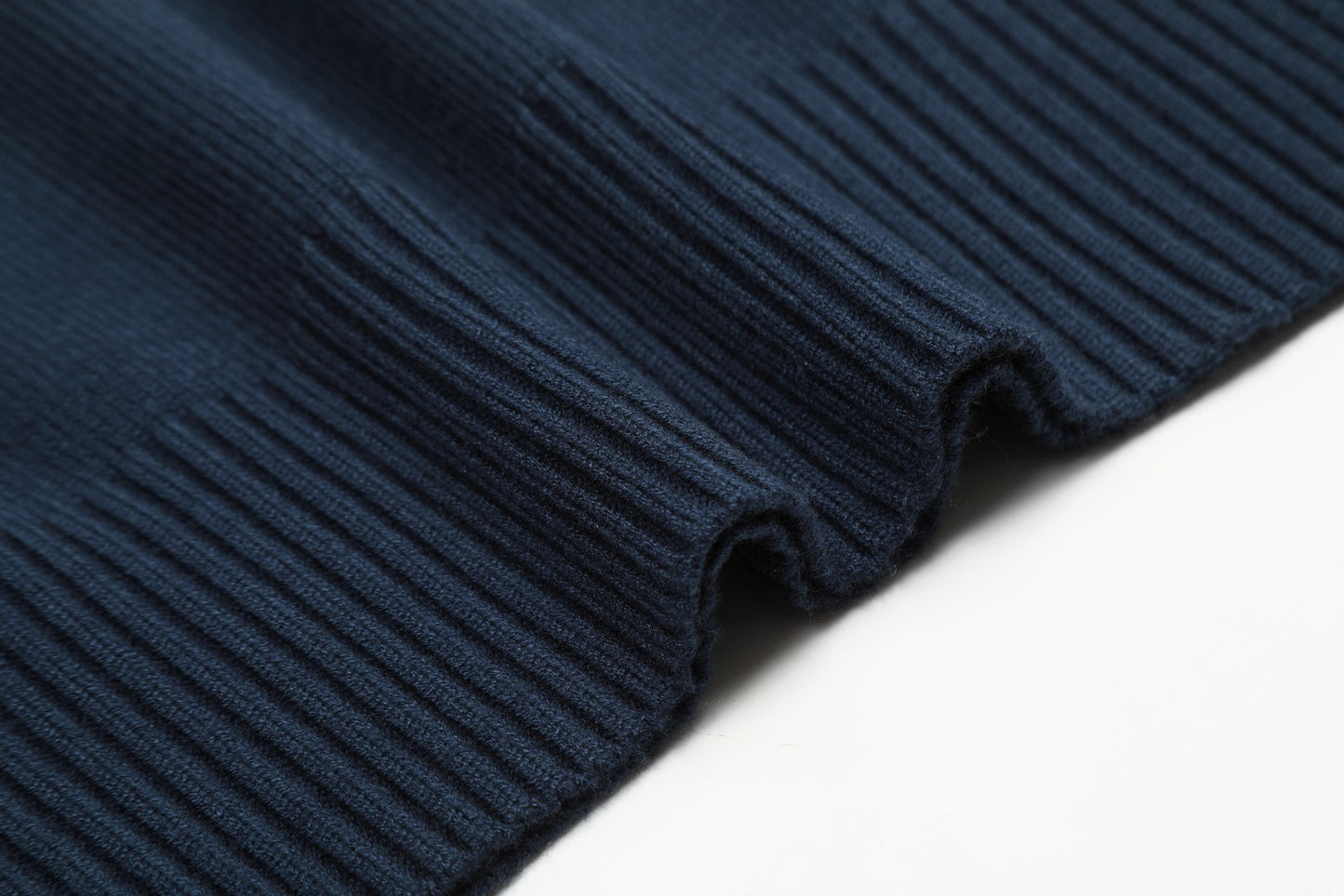 Ami Paris Pulover Dark Albastru - prezentare produs