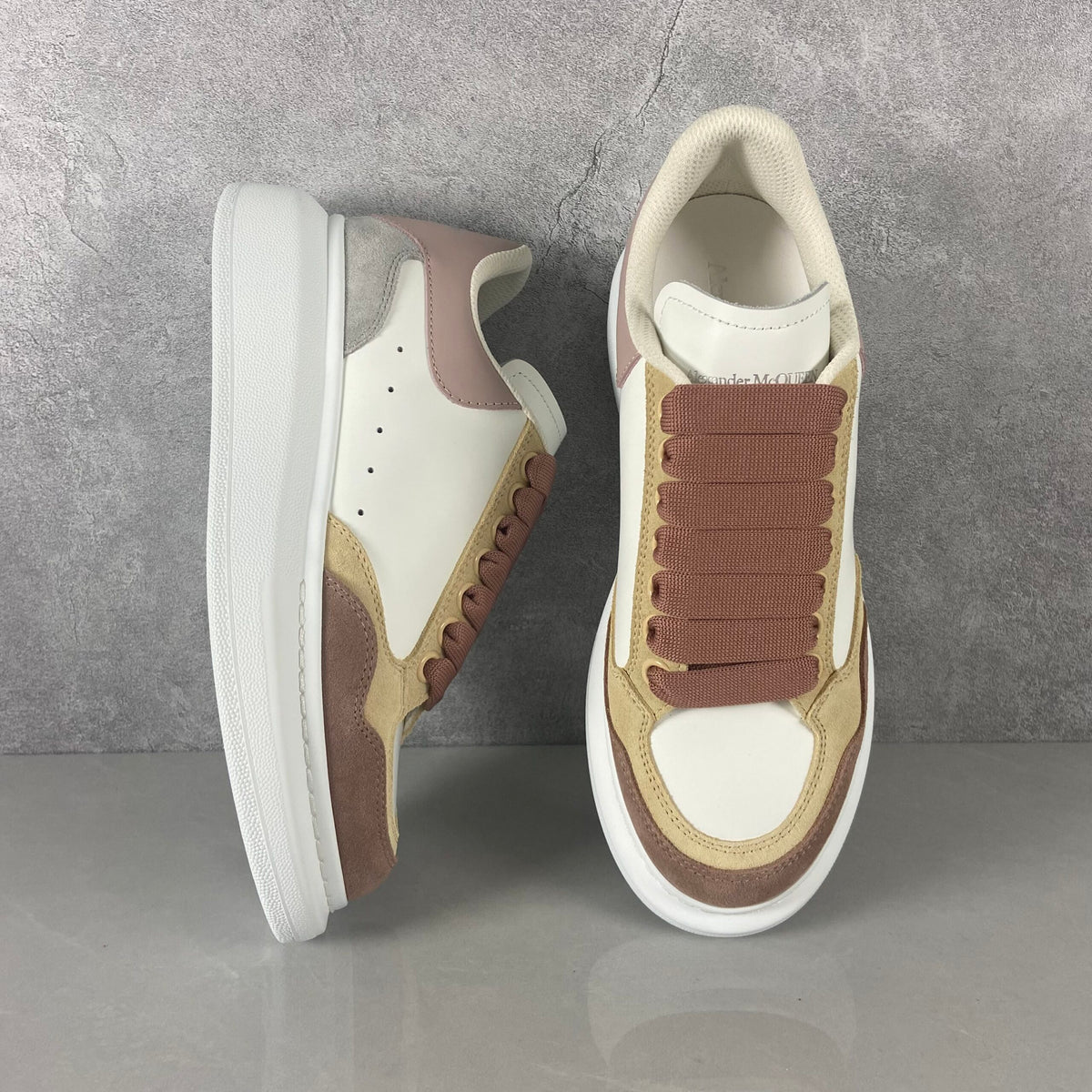 Alexander McQueen Alb Maro Crem Pantofi sport - prezentare produs