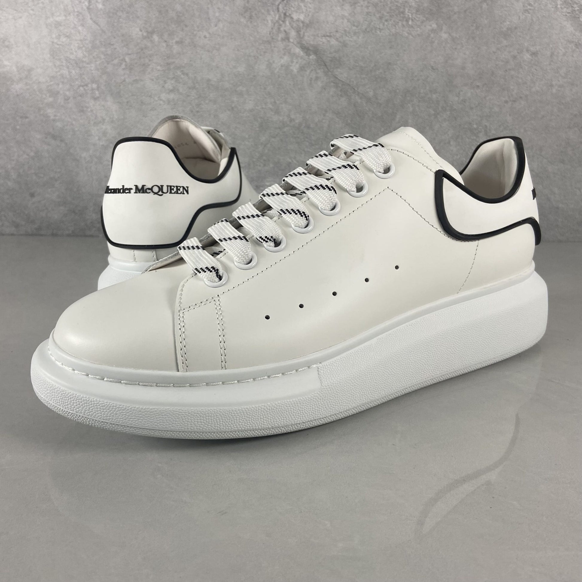 Alexander McQueen Alb Negru Lines Pantofi sport - prezentare produs
