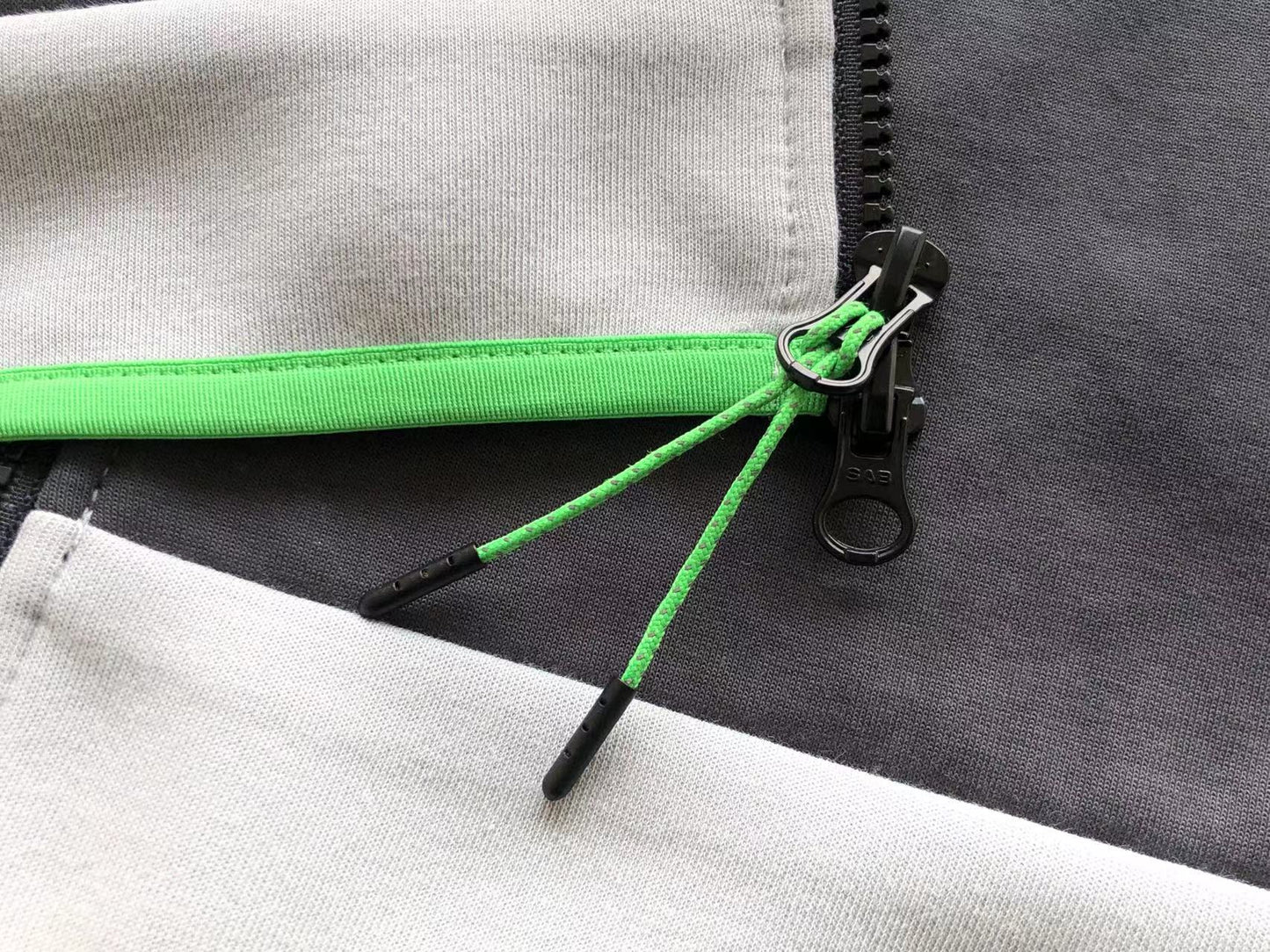 Nike Tech Fleece Light Gri Fleece - prezentare produs