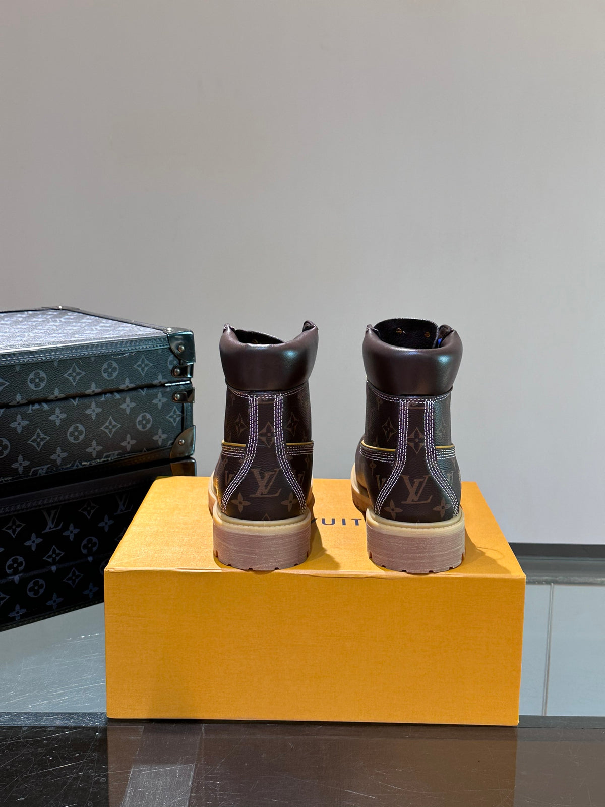 Louis Vuitton LV X Timberland Ghete Dark Maro Piele - prezentare produs