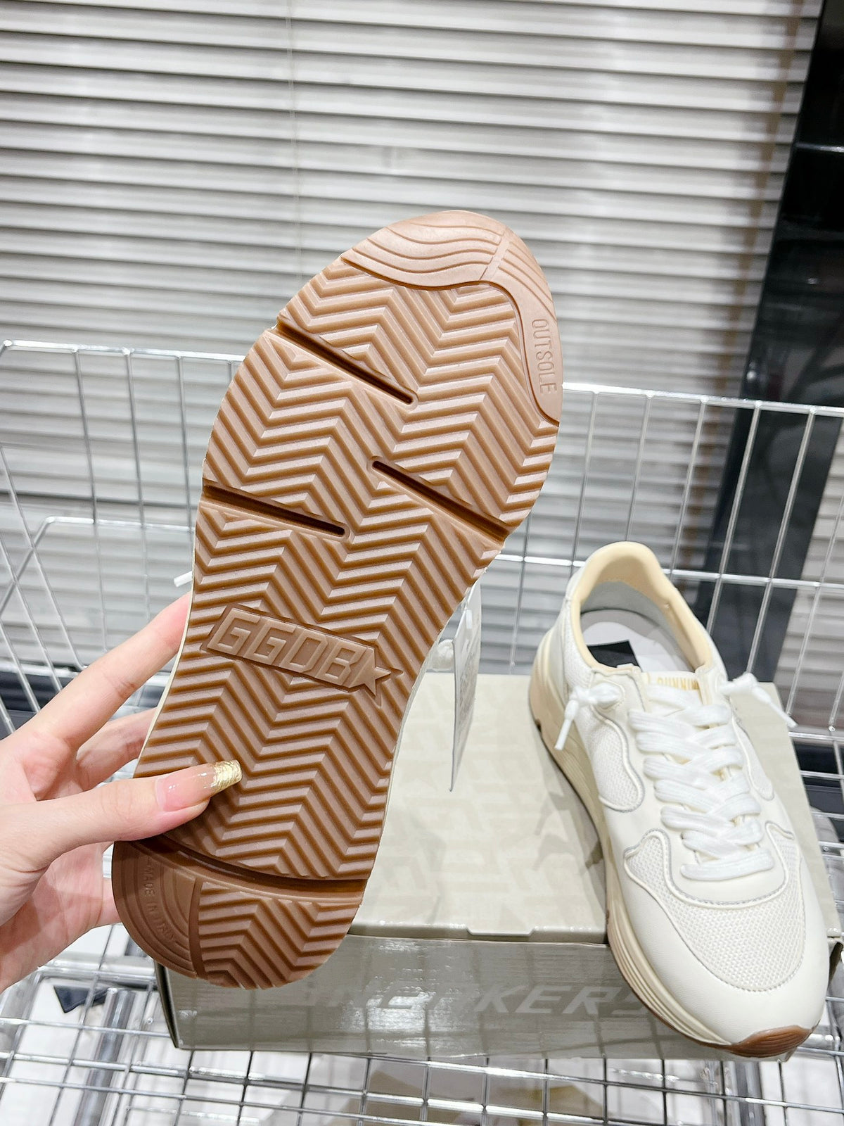Golden Goose Deluxe G54 Pantofi sport - prezentare produs