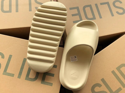 Adidas Yeezy Slapi Crem - prezentare produs
