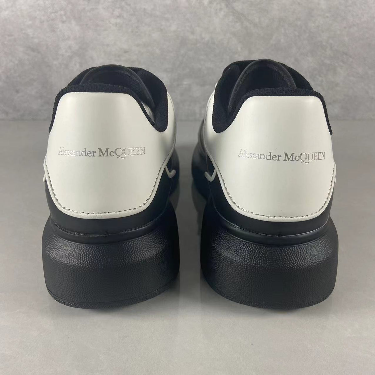 Alexander McQueen Negru Alb Pantofi sport - prezentare produs