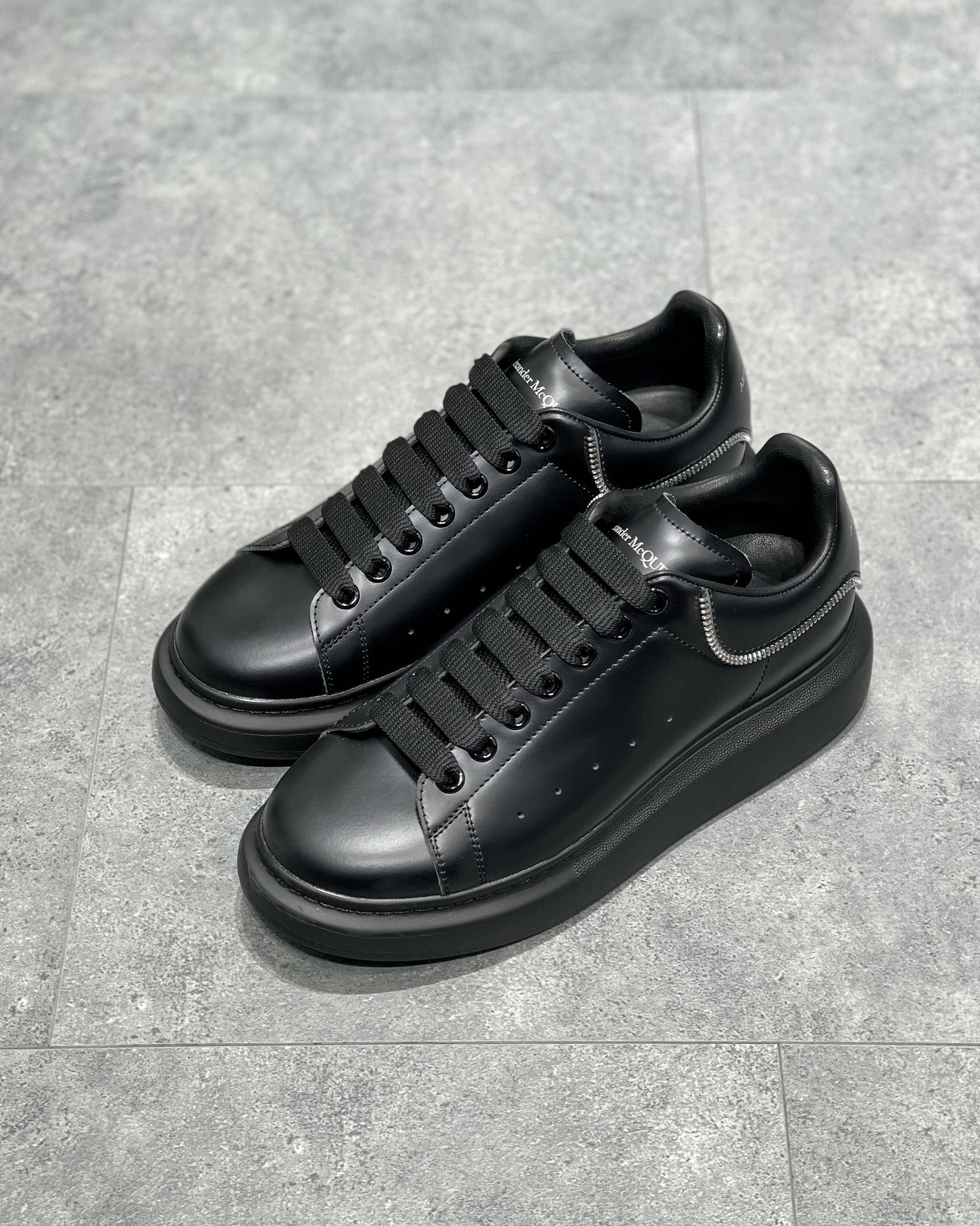 Alexander McQueen Negru Zip Pantofi sport - prezentare produs