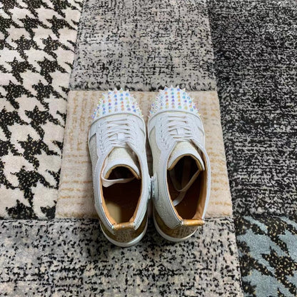 Christian Louboutin Alb Diamonds Spikes High - prezentare produs