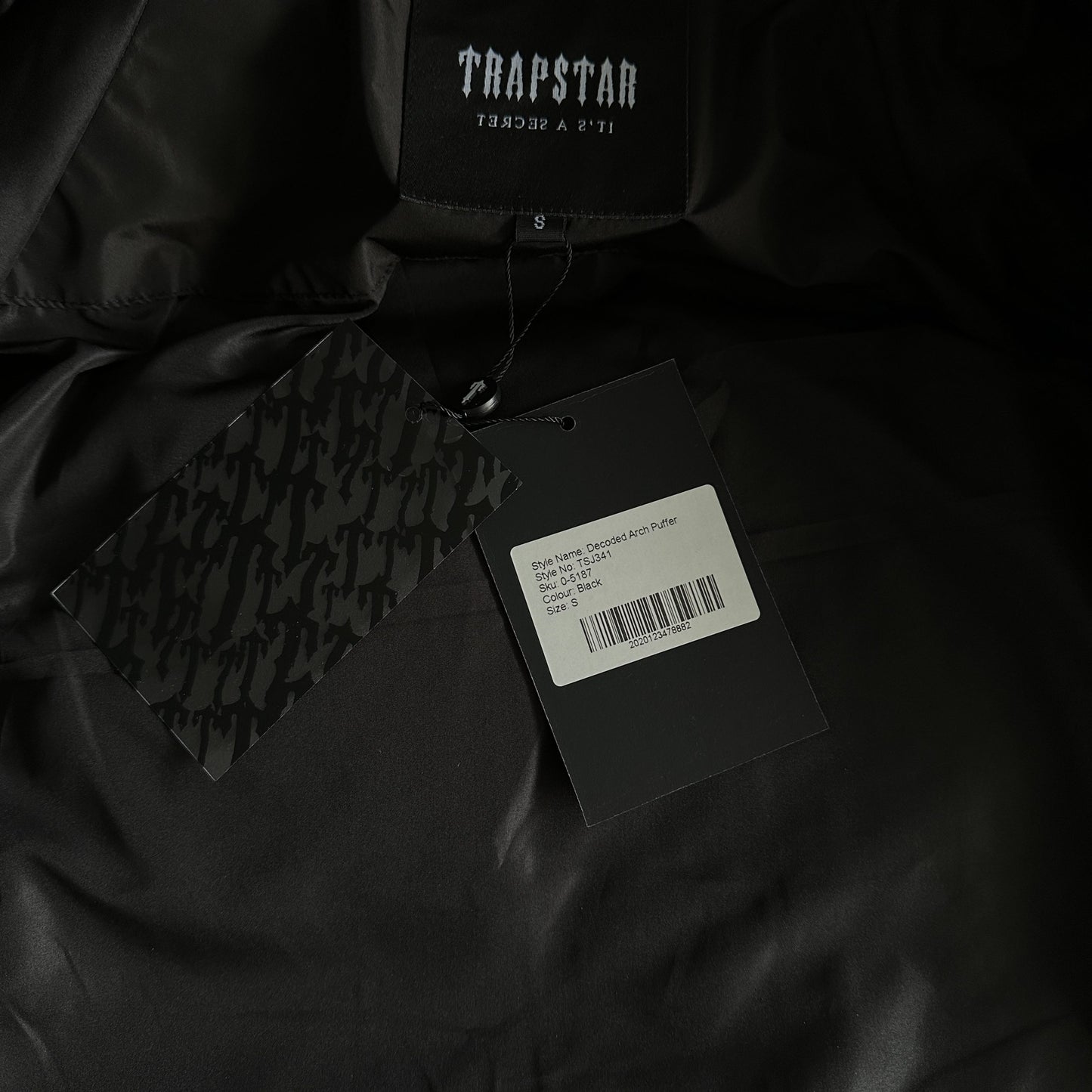 Trapstar Geacă Decoded Arch Puffer Negru New Colecție - prezentare produs