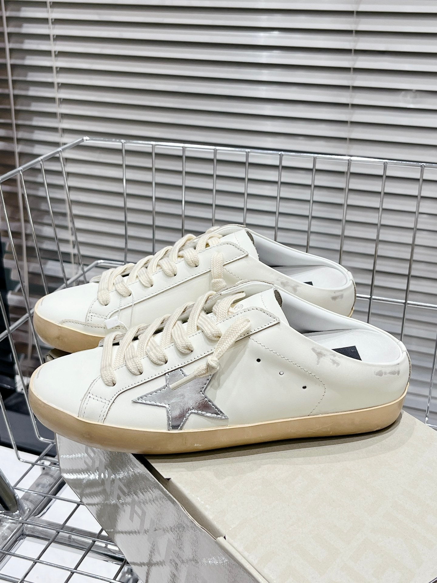 Golden Goose Deluxe G50 Pantofi sport - prezentare produs