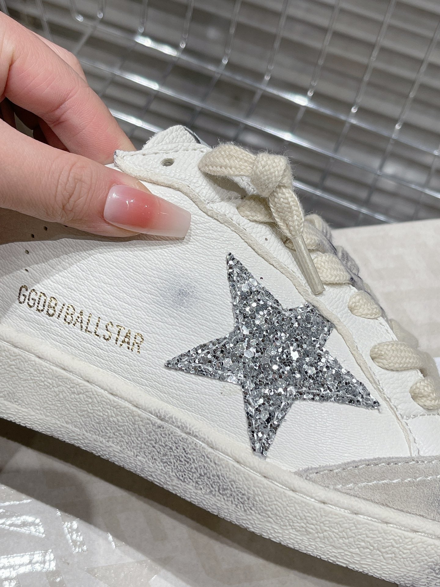 Golden Goose Deluxe G69 - prezentare produs