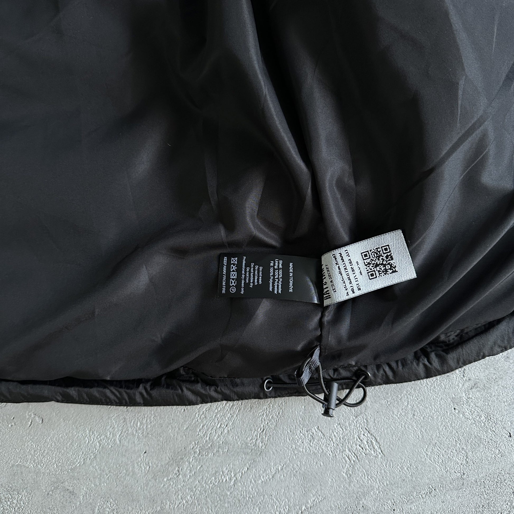 Trapstar Geacă Its A Secret Puffer Negru - prezentare produs