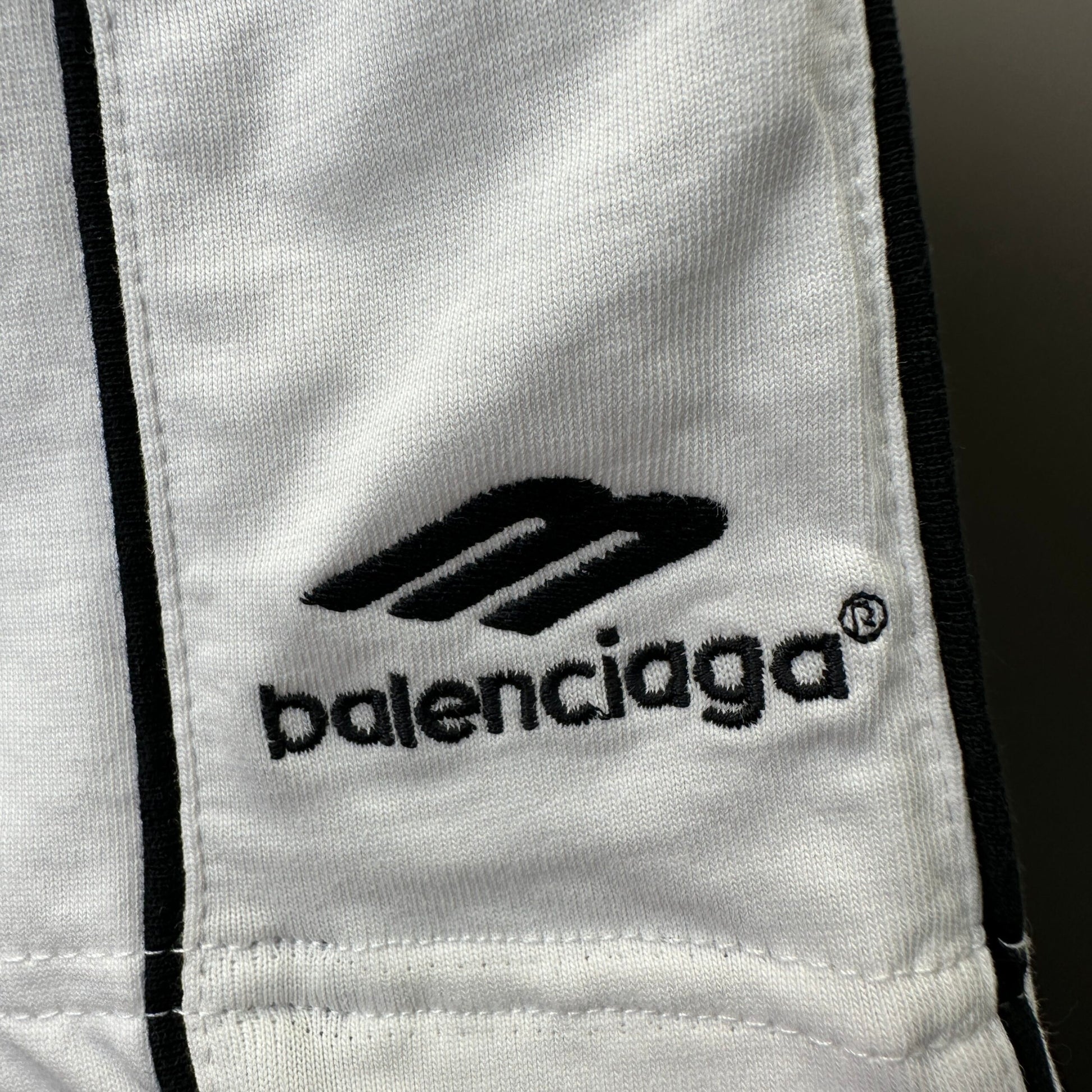 Balenciaga T Cămașă Exclusive - prezentare produs