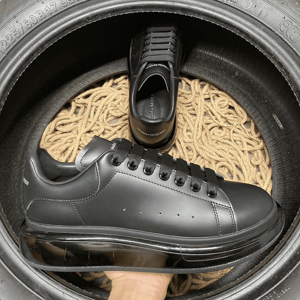 Alexander McQueen Full Negru - prezentare produs