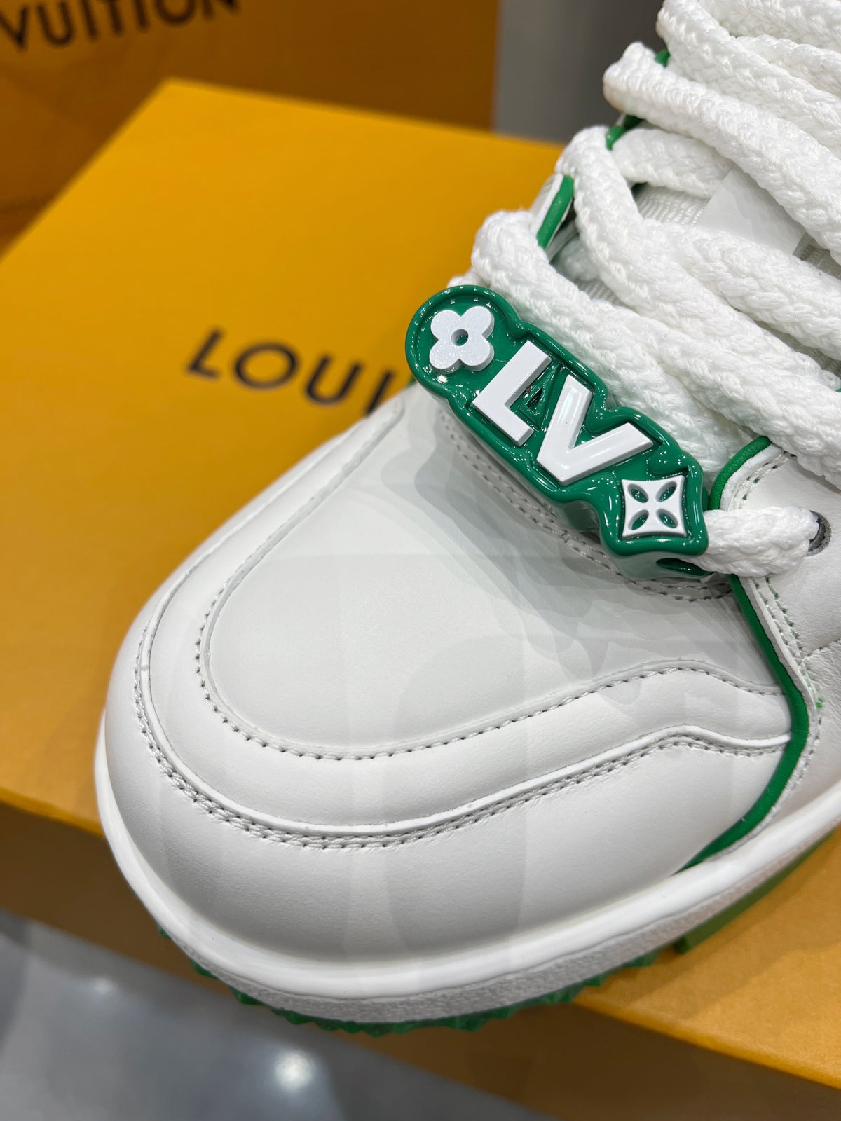 Louis Vuitton LV Trainers Maxi Verde Alb - prezentare produs