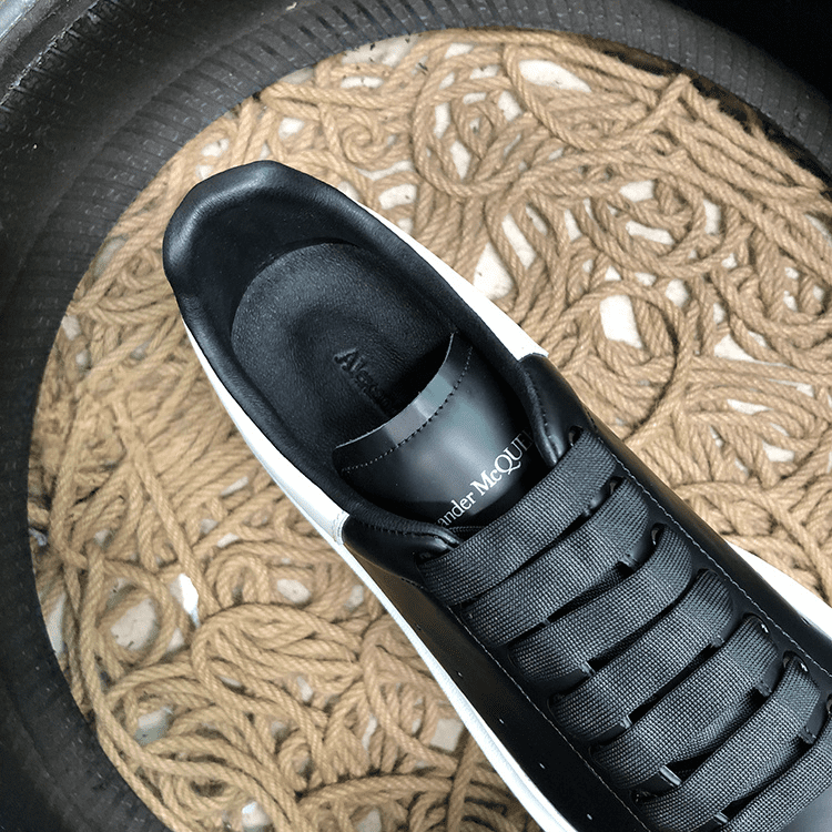 Alexander McQueen Negru And Alb - prezentare produs
