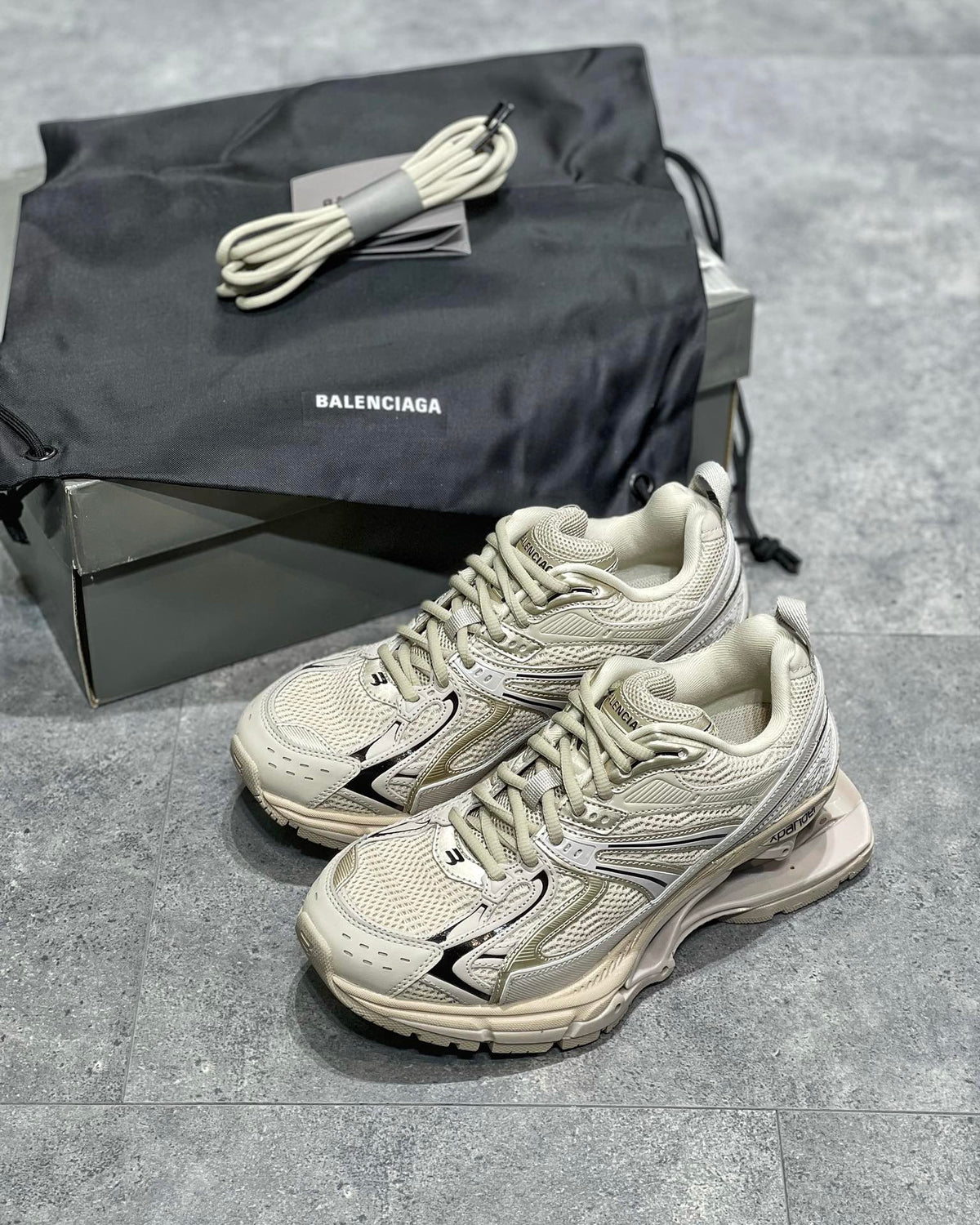 Balenciaga X Pander Crem - prezentare produs