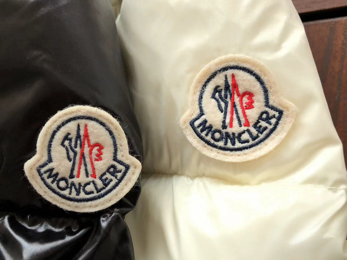 Moncler Women Geacă - prezentare produs
