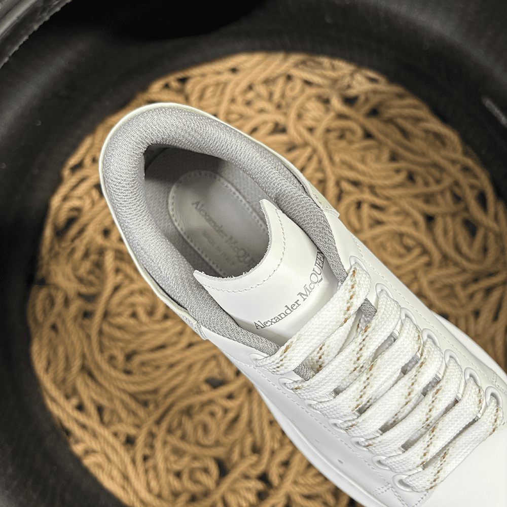 Alexander Mcqueen 6 - prezentare produs