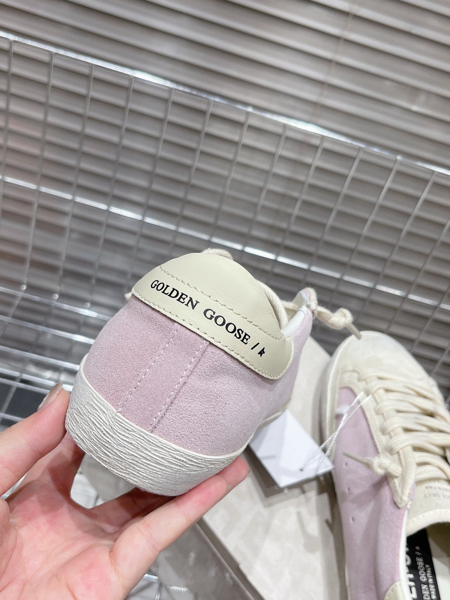Golden Goose Deluxe G64 - prezentare produs