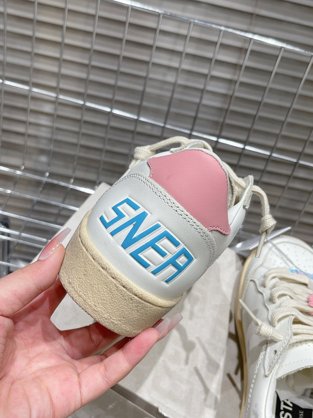 Golden Goose Deluxe G70 Pantofi sport - prezentare produs