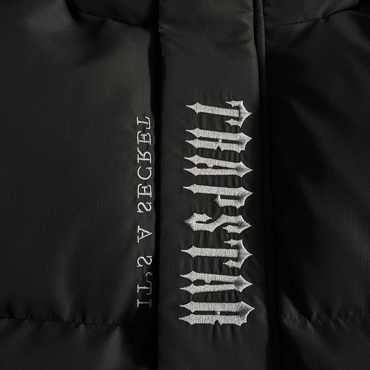 Trapstar Puffer Geacă Blackout Ediție - prezentare produs