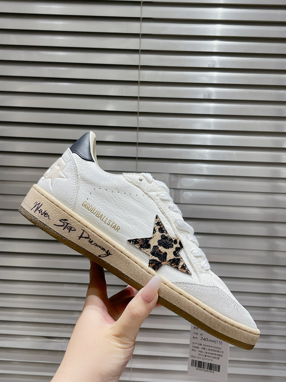 Golden Goose Deluxe G16 - prezentare produs