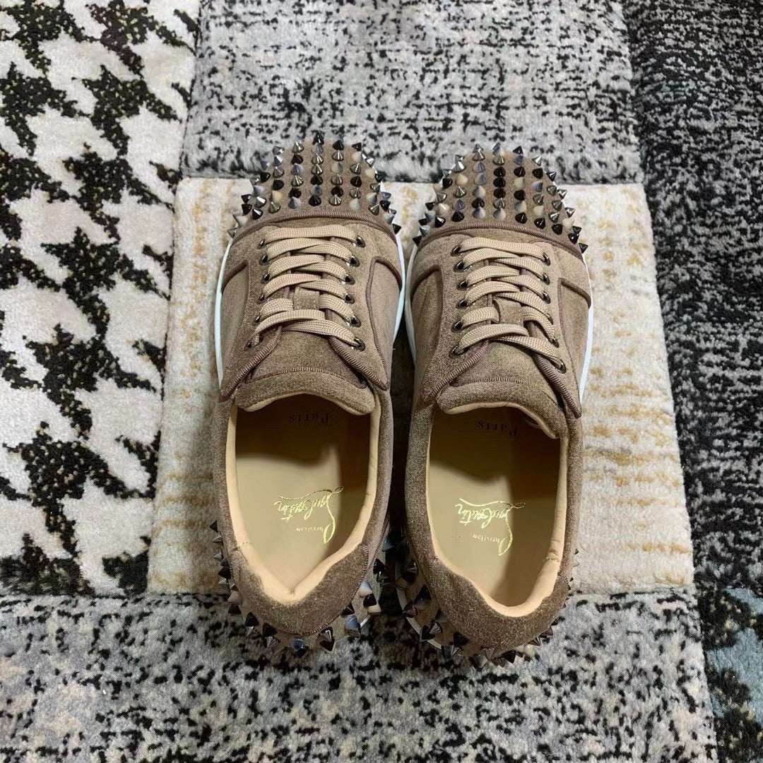 Christian Louboutin Maro Velvet Spikes Low - prezentare produs