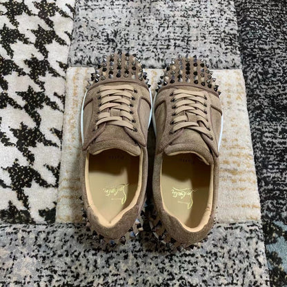 Christian Louboutin Maro Velvet Spikes Low - prezentare produs