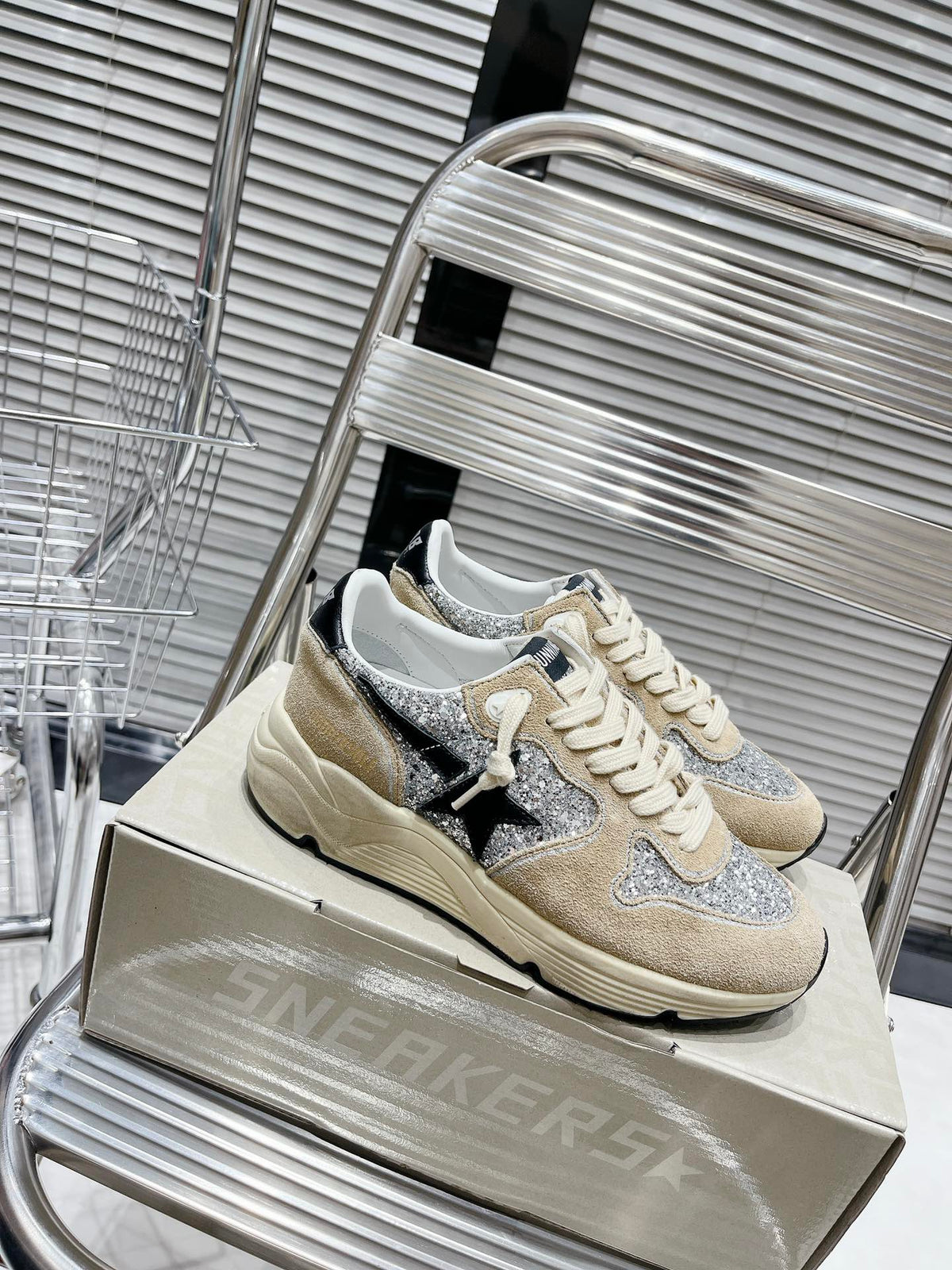 Golden Goose Deluxe G53 Pantofi sport - prezentare produs